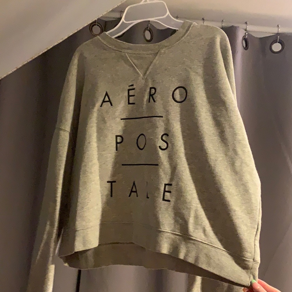 gray aēropostale  crew neck hoodie (small)
